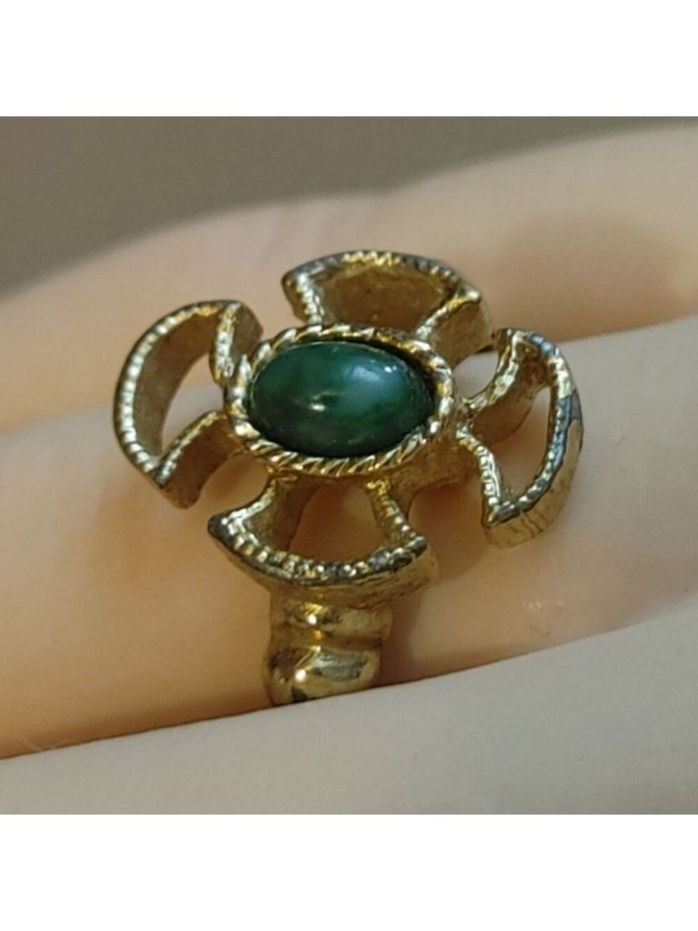 Baroness 1973 Avon Ring Size 6.5 Vintage Gold Tone Adjustable Insert Green Stone
